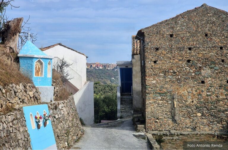 Icona votiva e borgo Santuario Madonna della Rocca 2