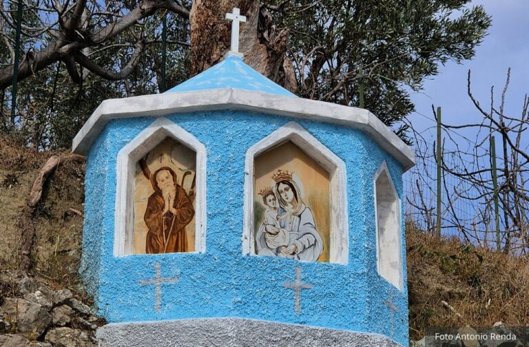 Icona votiva e borgo Santuario Madonna della Rocca 3